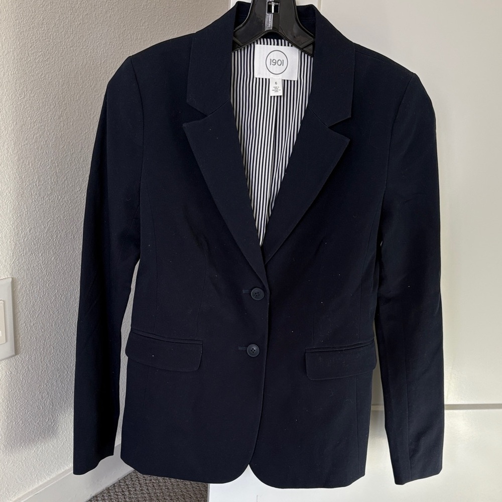 1901 Women's Navy Tailored Two-Button Blazer